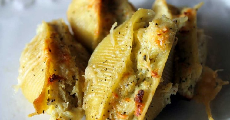 CHICKEN PARMESAN STUFFED SHELLS