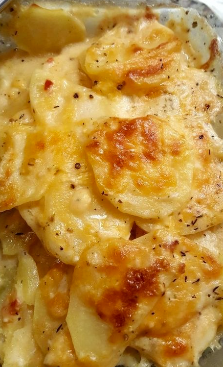 CHEESY GARLIC SCALLOPED POTATOES