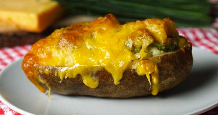 BROCCOLI CHEDDAR STUFFED POTATOES