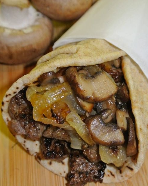 GREEK STEAK PITAS WITH CARAMELIZED ONIONS AND MUSHROOMS